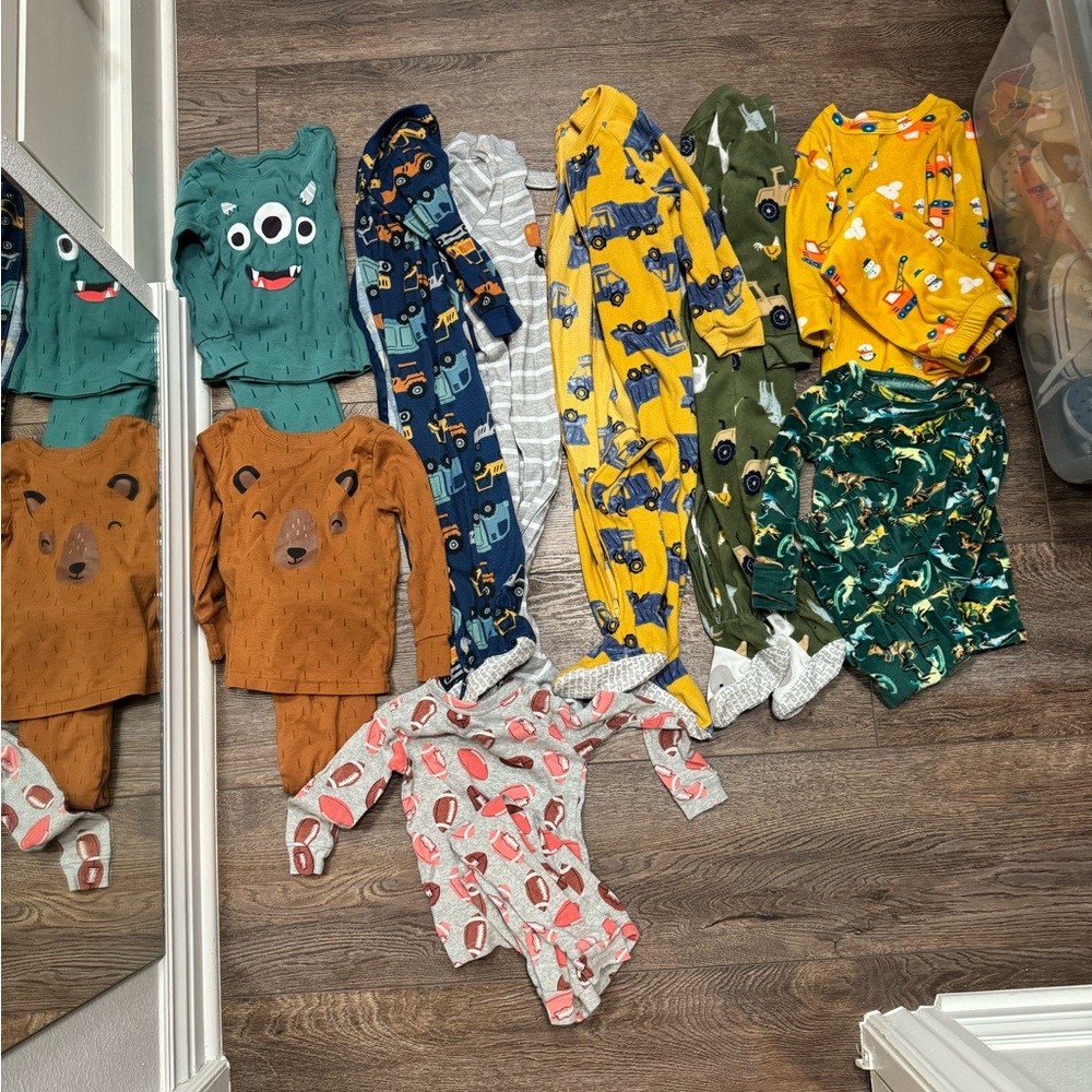 2T Pajama bundle (9 pairs)